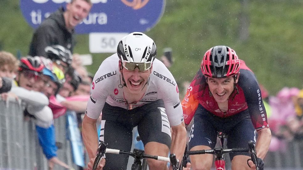Joao Almeida (l) setzte sich knapp vor Geraint Thomas durch. Foto: Gian Mattia D’alberto/LaPresse via ZUMA Press/dpa