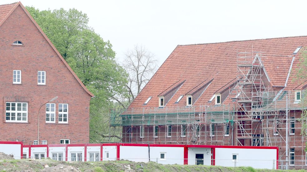 In der ehemaligen Auricher Kaserne leben bereits mehr als 200 Flüchtlinge. Platz für weitere 640 wird derzeit geschaffen. Foto: Romuald Banik
