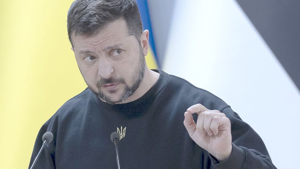 Der ukrainische Präsident Wolodymyr Selenskyj soll laut einem Bericht nach Deutschland kommen. Foto: dpa/AP/Andrew Kravchenko