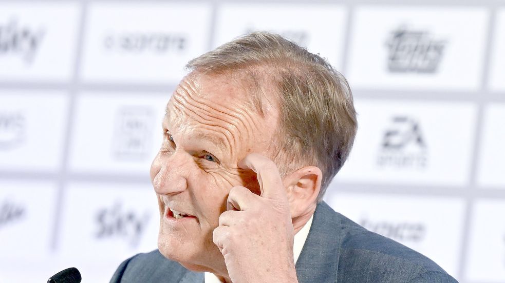 Der DFL-Aufsichtsratsvorsitzende Hans-Joachim Watzke spricht nach der DFL-Mitgliederversammlung über die Ablehnung. Foto: Arne Dedert/dpa