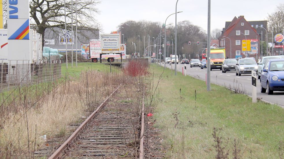 Die Gleise an der Emder Straße müssten wieder erneuert und über den Wallster Weg hinaus verlängert werden. Foto: Heino Hermanns