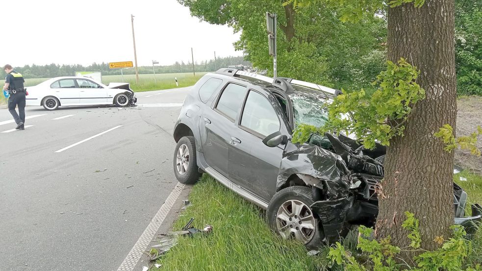 An der Einmündung der Straße „Zum Kanal“ in die Brockzeteler Straße ist es zu einem schweren Verkehrsunfall gekommen. Foto: Romuald Banik