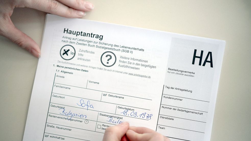 Antrag auf Arbeitslosengeld: 2022 wurde wurde deutlich weniger gezahlt als im Jahr zuvor. Foto: Franziska Kraufmann/dpa