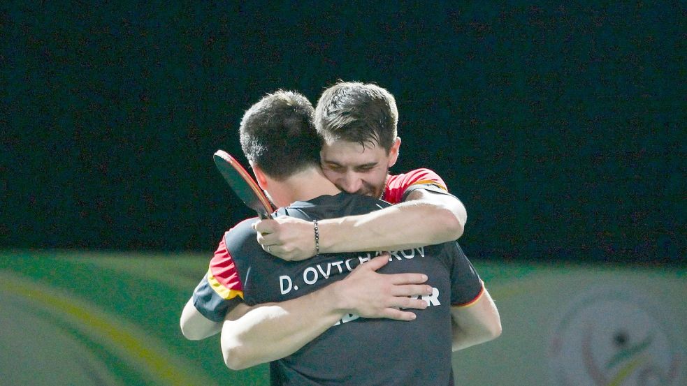 Dimitrij Ovtcharov und Patrick Franziska haben bei der Tischtennis-WM in Südafrika das Endspiel im Doppel verpasst. Foto: Han Xu/XinHua/dpa