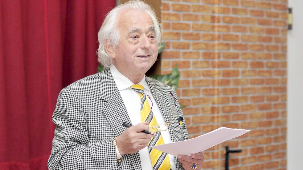 Martin Tuitjer (hier in einer Sitzung des Samtgemeinderates Brookmerland 2011) starb am 9. April dieses Jahres. Foto: Wilfried Frerichs