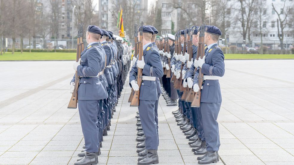 Der neue Generalinspekteur der Bundeswehr, General Carsten Breuer, Bundesminister der Verteidigung, Boris Pistorius Der Foto: IMAGO/Bernd Elmenthaler