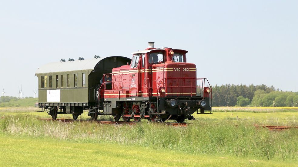 Die Küstenbahn fährt in dieser Saison mit weniger Waggons auf der Strecke Norden-Dornum. Foto: privat