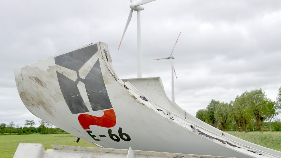 Am Südermeedenweg lagern derzeit Teile einer abgebauten E-66-Anlage. Foto: Aiko Recke