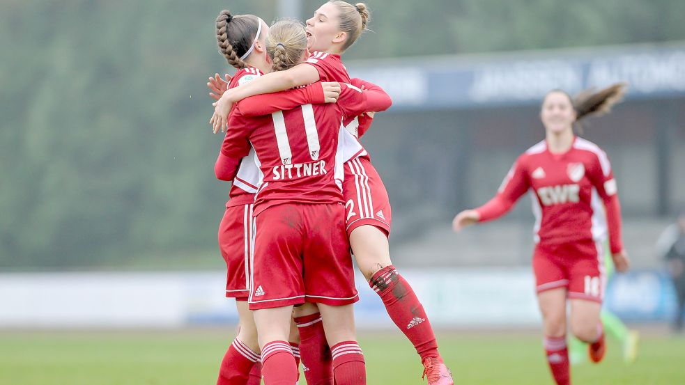 Jubeln die B-Juniorinnen auch heute? Um 14 Uhr wird das Rückspiel gegen Eintracht Frankfurt angepfiffen. Bei einem Unentschieden geht es ins Elfmeterschießen.Foto: Stephan Friedrichs