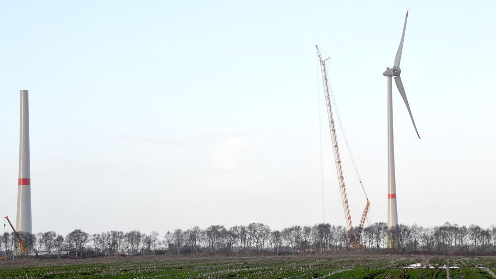 In der Stadt Aurich soll nach weiteren Flächen für Windräder gesucht werden. Foto: Aiko Recke