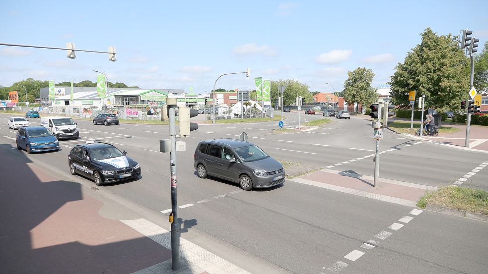 An der Einmündung des Wallster Weges in die Emder Straße müsste ein Bahnübergang für eine Straßenbahn eingerichtet werden. Foto: Romuald Banik