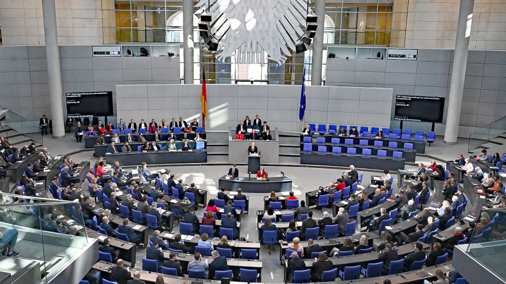 Seit einer Reform müssen die Bundestagsabgeordneten ihre Nebeneinkünfte offenlegen. Foto: dpa/Philipp Znidar