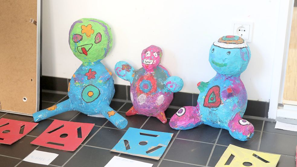 Auch diese Skulpturen fertigten die Kinder. Foto: Romuald Banik