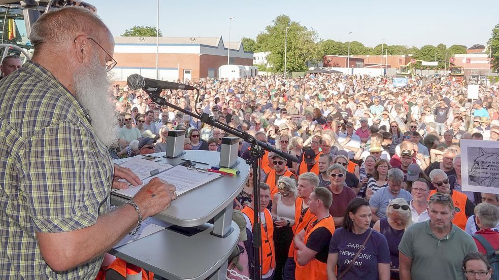 Rund 3000 Personen versammelten sich zu der Kundgebung auf dem Karl-Heinrich-Ulrichs-Platz. Foto: Helmut Vortanz