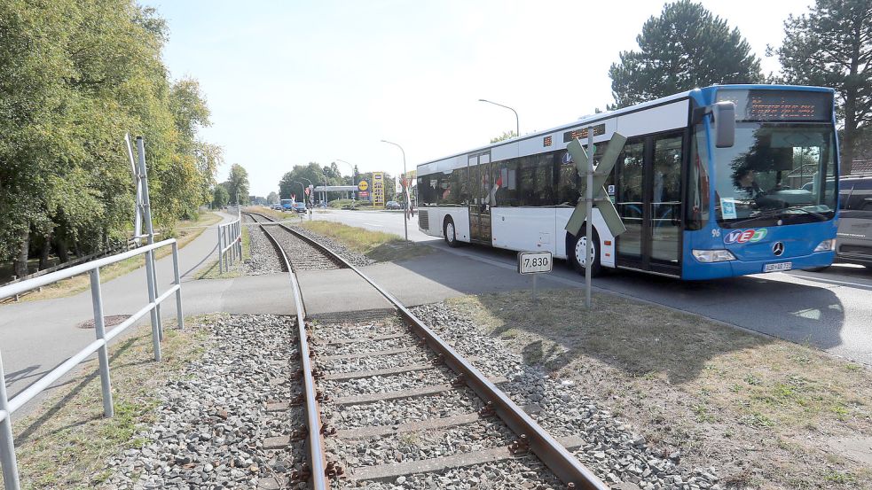 Bahn oder Bus? Geht es nach dem Südbrookmerlander Bürgermeister Thomas Erdwiens, ist die Antwort klar. Foto: Romuald Banik