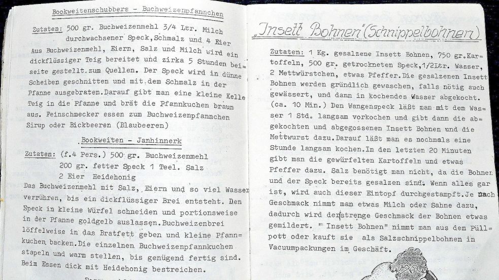 Blick auf zwei Seiten aus dem Buch mit Rezepten unter anderem für Insettbohnen (Schnippelbohnen). Foto: Gerd-Arnold Ubben