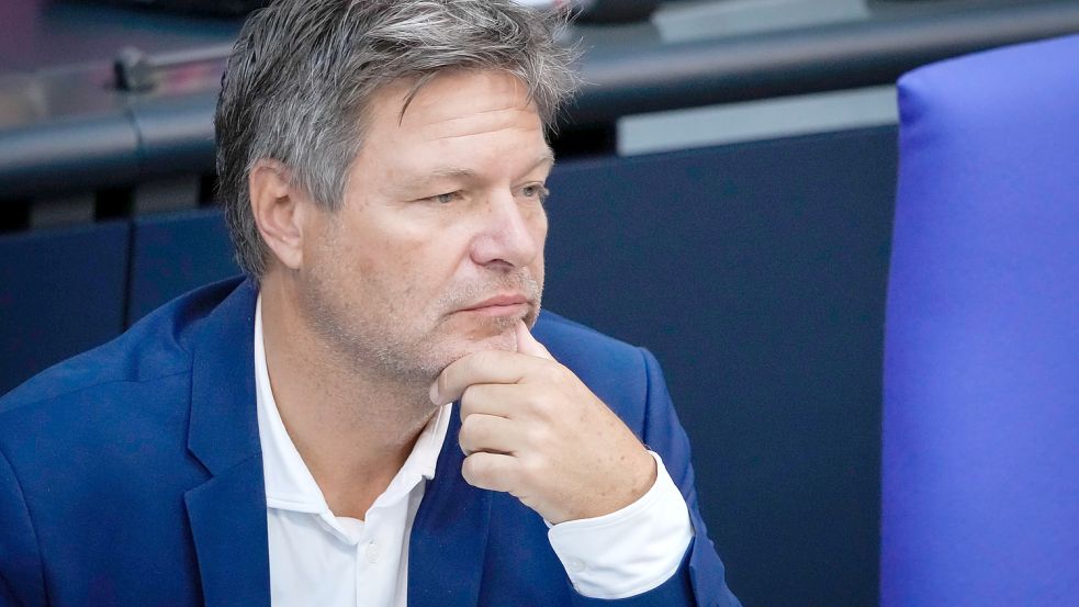 Sein Heizungsgesetz kommt diese Woche doch noch in den Bundestag: Wirtschaftsminister Robert Habeck von den Grünen. Foto: Imago