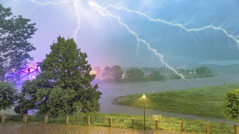 In dieser Woche drohen in Norddeutschland immer wieder Starkregen und Gewitter. Foto: imago-images/Imagebroker