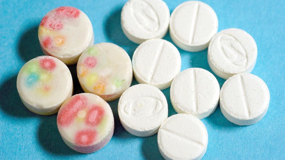Ecstasy-Pillen: Eine 13-Jährige stirbt in Mecklenburg-Vorpommern nach dem Missbrauch der Droge, ein weiteres Mädchen befindet sich in kritischem Zustand. Foto: imago images/Willfried Gredler