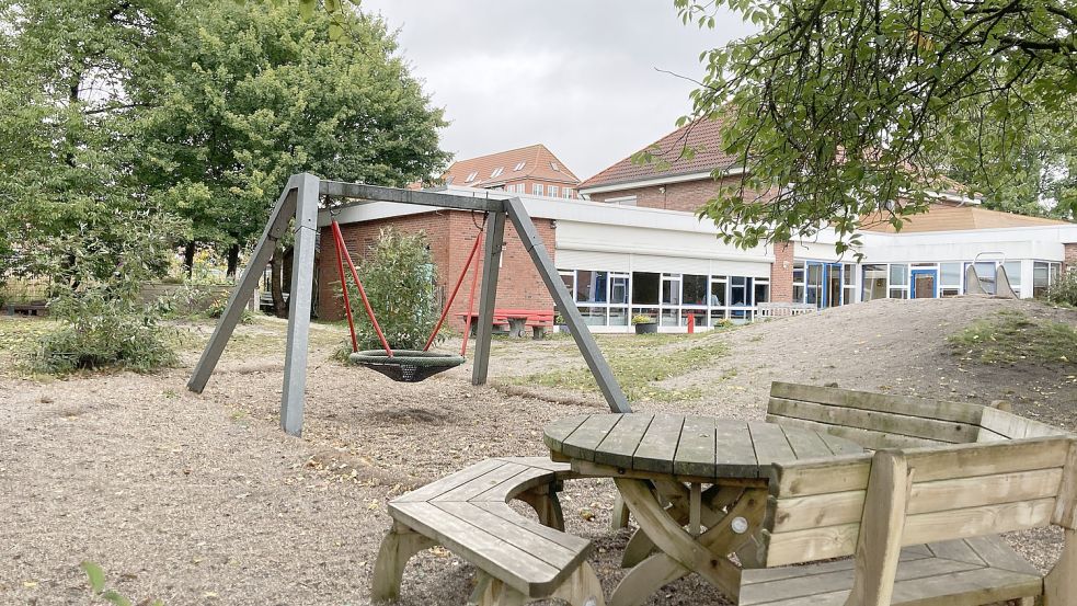 Das Gebäude der Kita Hooge Riege ist in die Jahre gekommen. Statt es zu sanieren, bevorzugt die Verwaltung den Abriss und Neubau. Foto: Rebecca Kresse