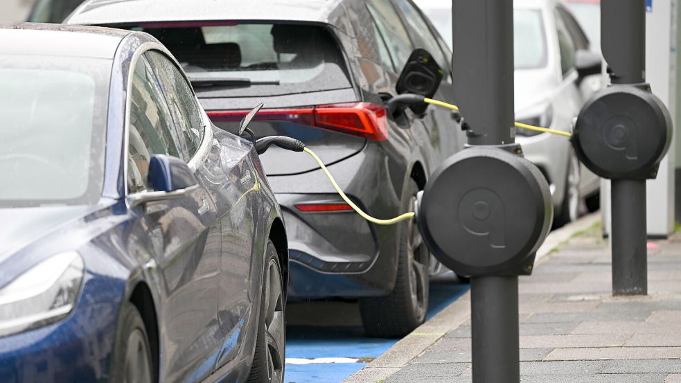 Verkehrsminister Volker Wissing (FDP) will die Nutzung von Elektroautos in Deutschland attraktiver machen. Foto: dpa/Arne Dedert