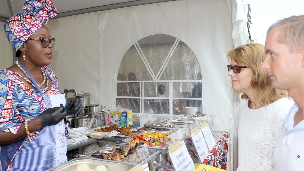 Das Fest der Kulturen fand in Aurich bis 2019 jährlich in Aurich statt. Es sollte dem zwanglosen Austausch dienen. Auch der Stadtrat soll nach Meinung einige Fraktionen öfter direkt auf die Bürger zugehen. Foto: Karin Böhmer