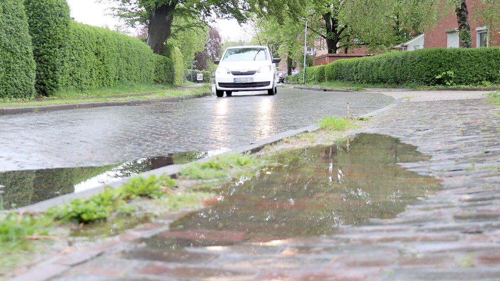 Das Pflaster wird bei Regen zudem auch rutschig. Foto: Heino Hermanns
