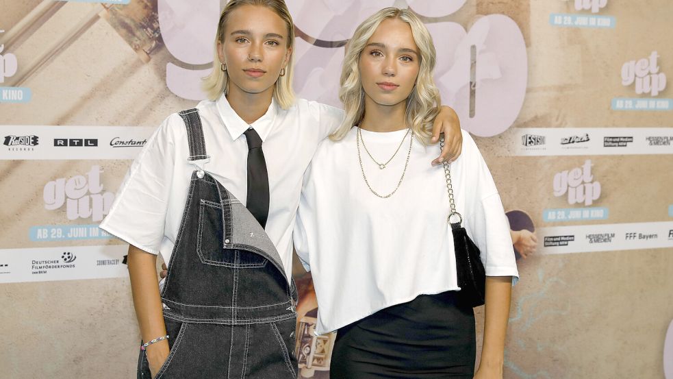 Die Influencerinnen Lena Mantler und Lisa Mantler berichten im Interview von einem Angriff auf Lena. Foto: imago-images/R. Schmiegelt/Future Image