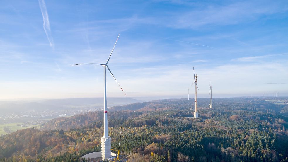 Das bisher höchste Windrad der Welt steht im baden-württembergischen Gaildorf. Es hat eine Gesamthöhe von 246,5 Meter. In der Lausitz soll ein noch höheres Windrad entstehen Foto: MAX BÖGL WIND AG/ REINHARD MEDERER