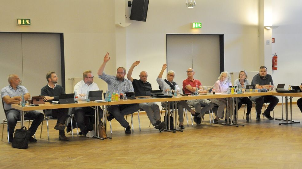 Im Ihlower Rat waren sich längst nicht alle einig: Bei der Abstimmung zur Schließung des Schulkindergartens hoben in der SPD-Fraktion nur wenige Mitglieder die Hand. Foto: Kim Hüsing