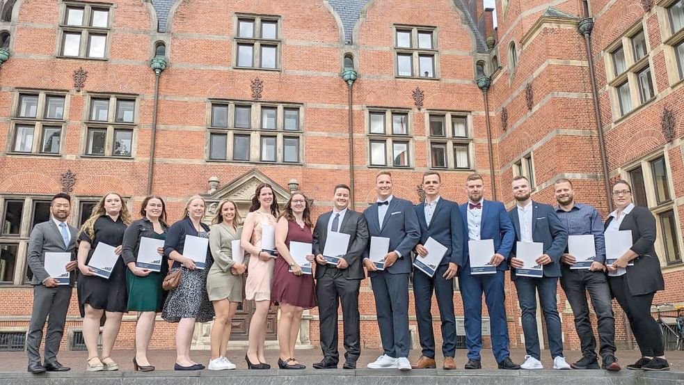 15 Absolventen der Fachschule Betriebswirtschaft erlangten den Bachelor Professional in Wirtschaft. Foto: privat