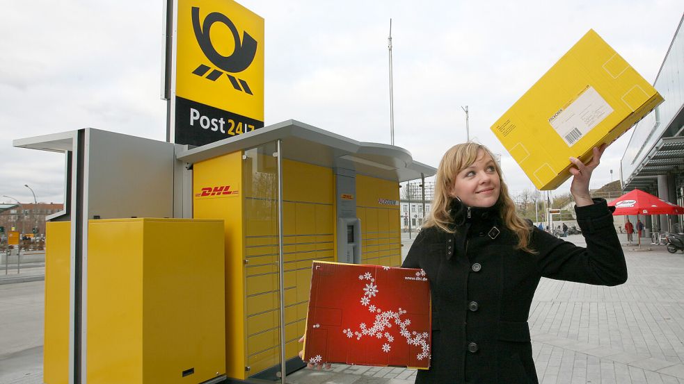 Warum mit DHL-Paket zur Post oder Packstation gehen, wenn es auch bequemer geht? Foto: Stephanie Pilick/dpa
