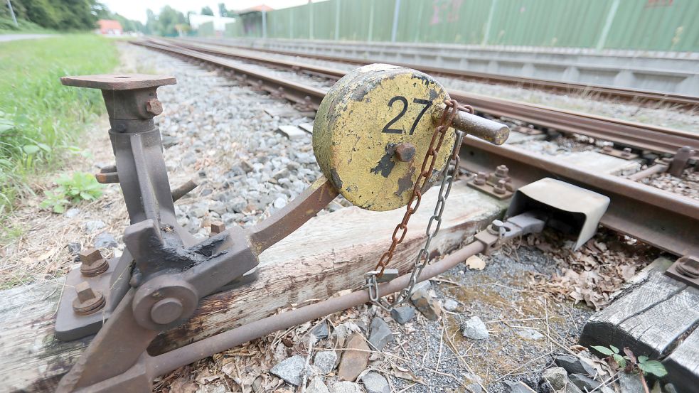 Alte Abzweigungen von der Bahnstrecke zu früheren Betrieben am Wagenweg sind stillgelegt und endgültig abgebaut. Foto: Romuald Banik