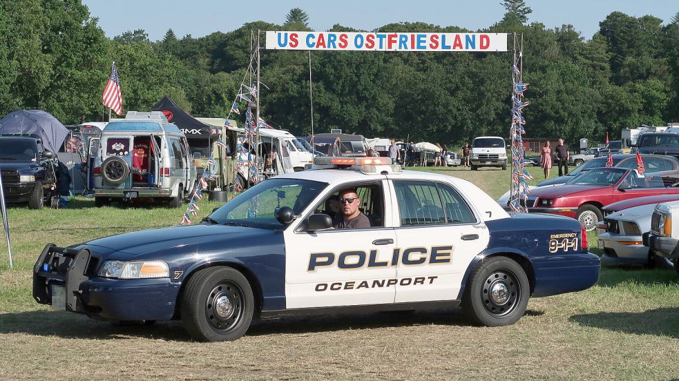 Der Ford-Crown Victoria war in Übersee als Polizeiwagen im Einsatz. In Sandhorst sorgt er für ordentlich Aufsehen. Foto: Malte Ufkes