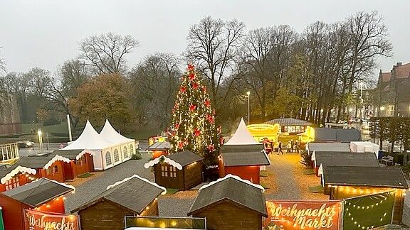 Der Weihnachtsmarkt auf dem Norder Marktplatz soll neu aufgestellt werden. Jetzt sollen die Bürger über den neuen Namen abstimmen. Foto: IG Ludgeri