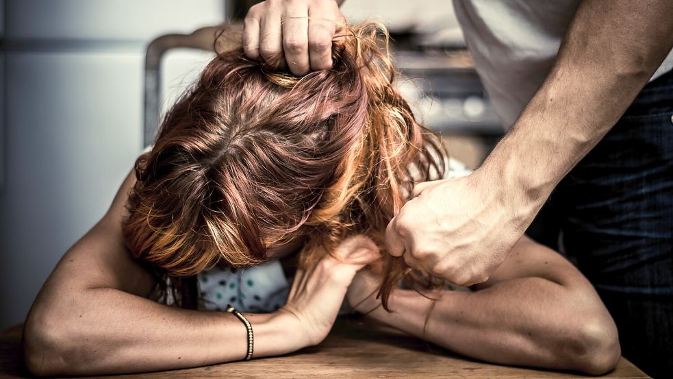 Immer mehr Frauen in Deutschland sind von häuslicher oder sexualisierter Gewalt betroffen, wie eine neue Auswertung zeigt. Foto: IMAGO IMAGES/ingimage