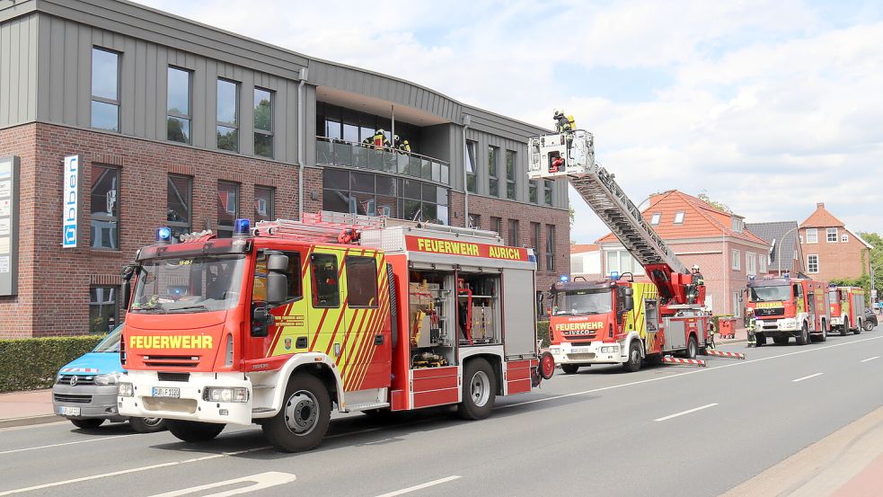 Ein Großaufgebot der Feuerwehr war in der Von-Jhering-Straße angerückt. Foto: Heino Hermanns