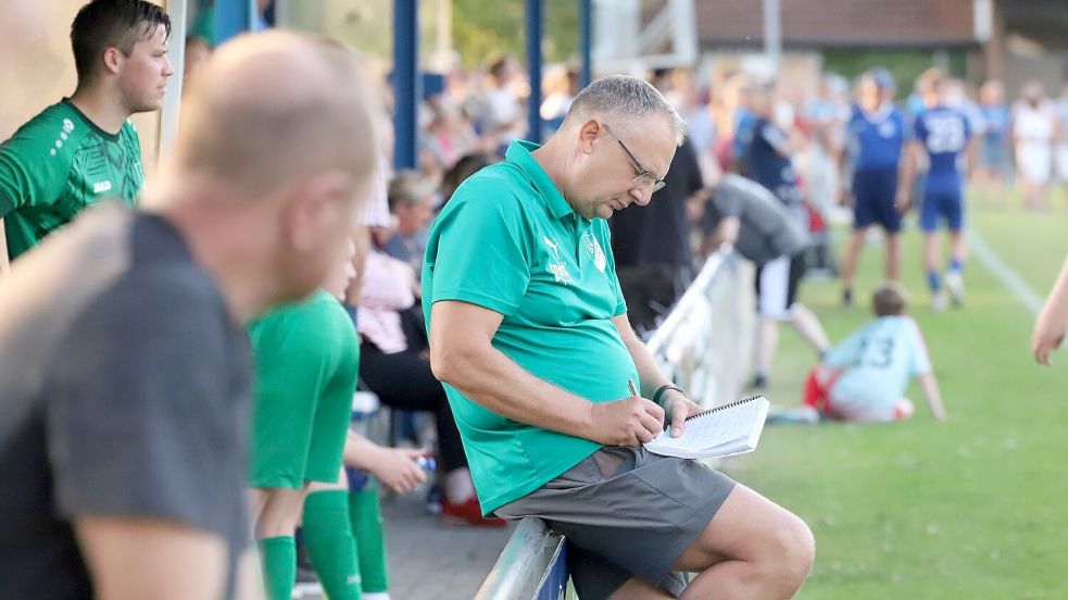 Der ehemalige Co-Trainer des SVW Markus Dahlke betreute die Grün-Weißen in Hage.
