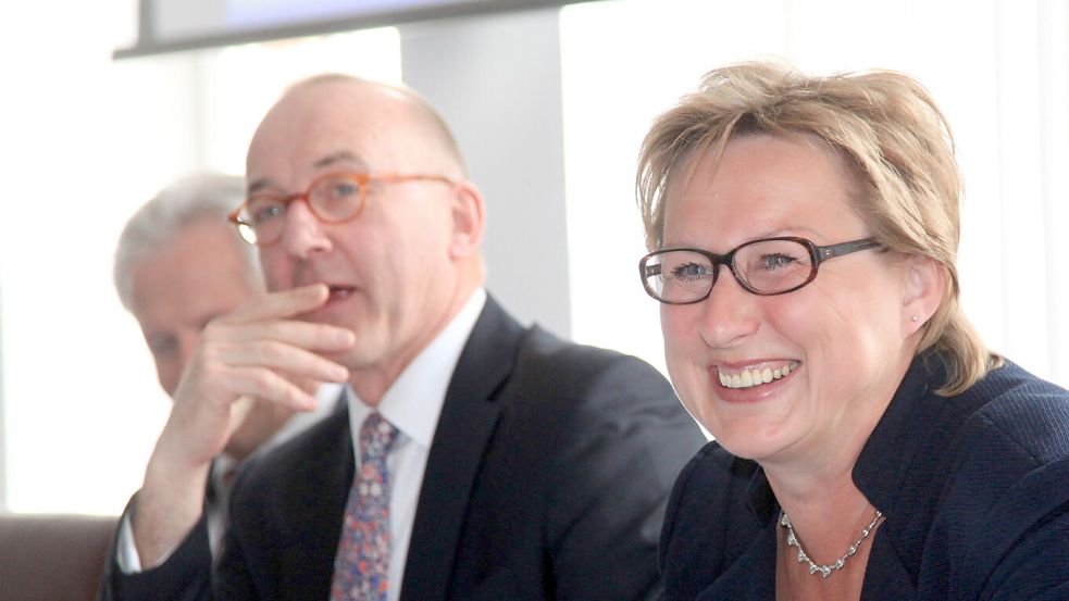 Signe Foetzki (rechts) von der Ostfriesischen Brandkasse. Foto: Romuald Banik