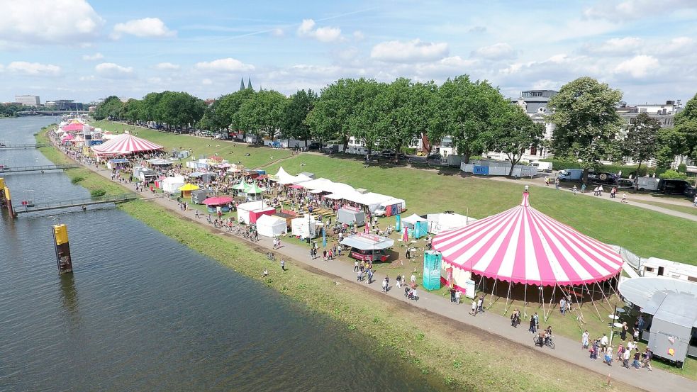 Seit Mittwoch läuft die Breminale an der Weser in Bremen. Foto: Visser