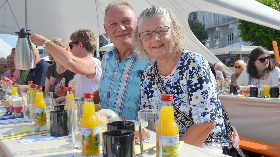 Heinz Dieter Jacobs und Elisabeth Janssen aus Moormerland kamen für das Frühstück nach Aurich. Foto: Neelke Harms