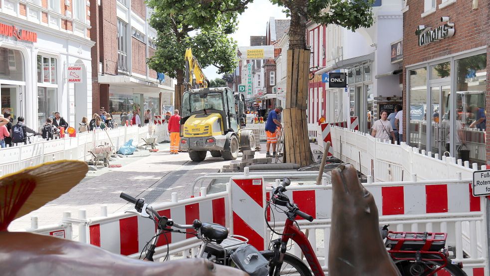 In der Auricher Fußgängerzone wird seit Monaten gearbeitet. Foto: Heino Hermanns