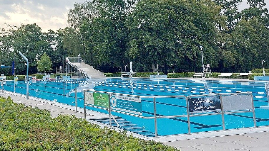 Schwimmer sollen im Van-Ameren-Bad schon bald wieder ihre Bahnen ziehen können. Foto: Hanssen