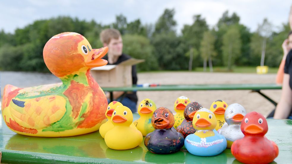 Bei „Flair am Timmeler Meer“ gibt es wieder ein Rennen der kleinen Gummienten. Foto: Helmut Vortanz