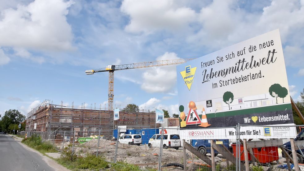 An der Rosenstraße in Marienhafe nimmt der neue Edeka-Markt allmählich Form an. Foto: Thomas Dirks