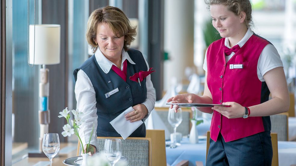 Viele Gastronomen setzen bei ihrem Personal auf Schüler als Aushilfen. Im Kreis Aurich werde bereits mehr als der Mindestlohn gezahlt, so Dehoga-Bezirksvorsitzende Birgit Kolb-Binder. Foto: DPA