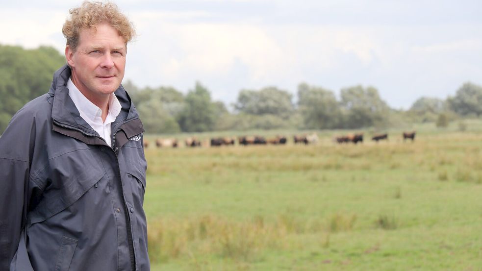 Nabu-Landeschef Dr. Holger Buschmann äußerte sich am Mittwoch zu den Vorkommnissen auf dem Beweidungsprojekt Thedingaer Vorwerk. Der Leeraner Landtagsabgeordnete Ulf Thiele fordert nun seinen Rücktritt. Foto: Karin Böhmer