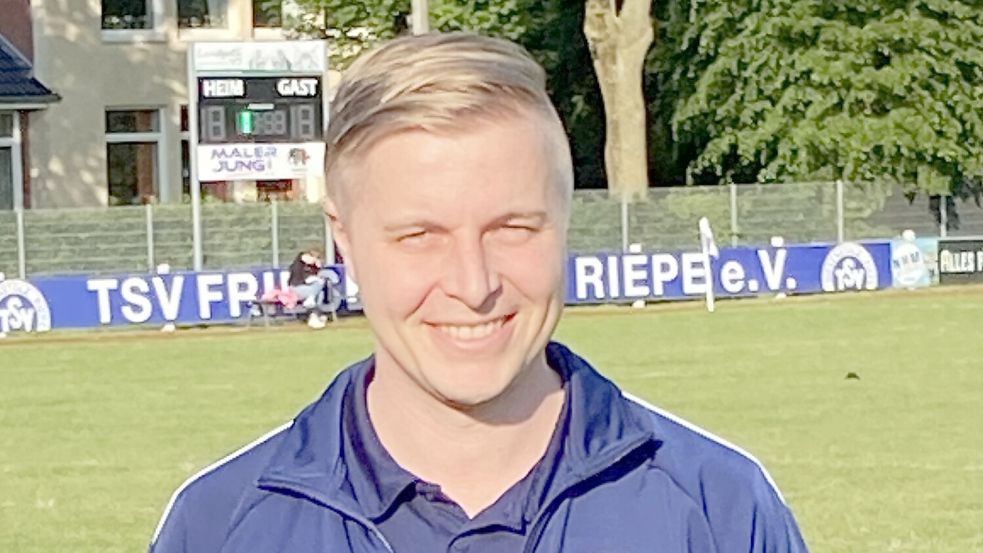 Sieben Jahre lang trainierte Sören Tomljanovic den Nachwuchs des TSV Riepe. Nun will er die 1. Herren als Aufsteiger mit einer jungen Elf in der Ostfrieslandliga etablieren. Foto: privat