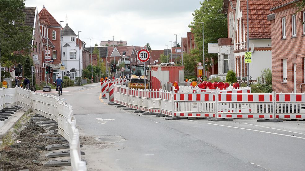 Die Fockenbollwerkstraße ist eine Großbaustelle. Als nächstes wird der zweite Abschnitt für den neuen Regenwasserkanal angefasst. Foto: Romuald Banik