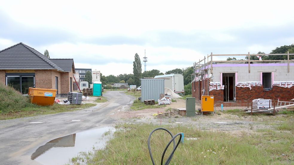 Bauherren, hier ein Foto aus dem Auricher Neubaugebiet „Im Timp“, sollen künftig schneller ihre Genehmigungen vom Landkreis Aurich bekommen. Foto: Romuald Banik